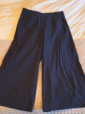 Wide Leg Lululemon Pull-On / Crop Pants in Navy Xl